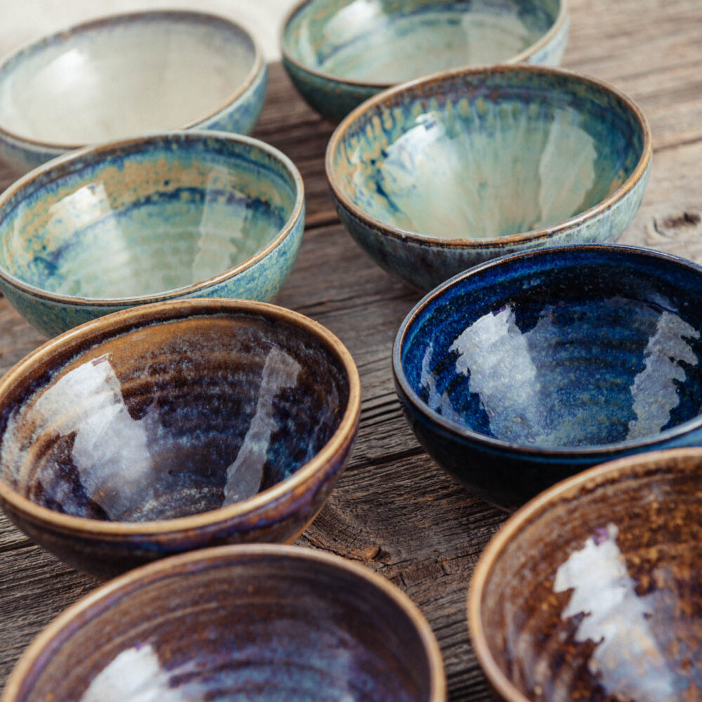 WEBPaulaRuuttunen2019_kuva_PihlaLiukkonen_Kontrastia-2 Paula Ruuttusen keraamisia kulhoja