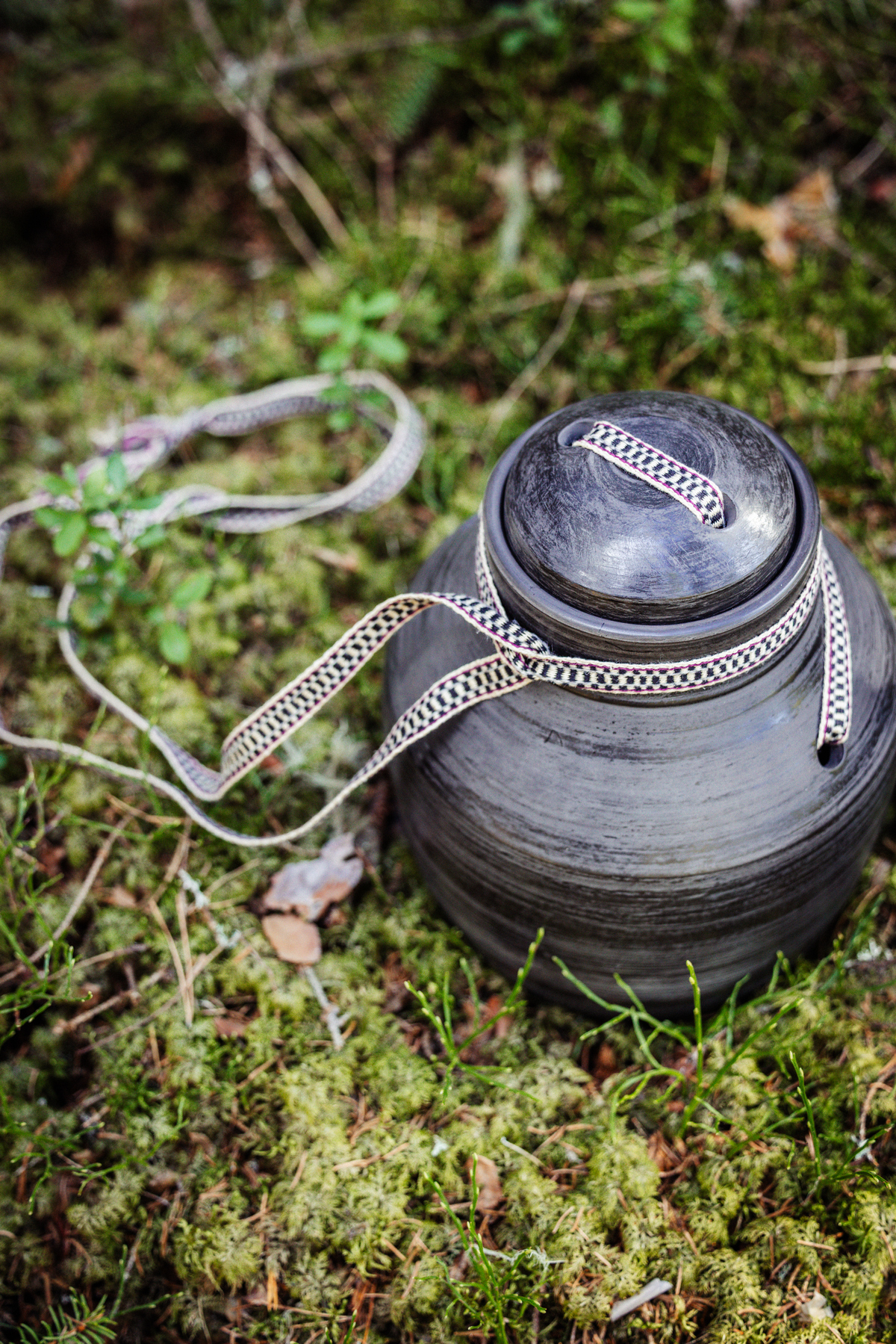 Keraamikko Paula Ruuttusen keraamiset uurnat
